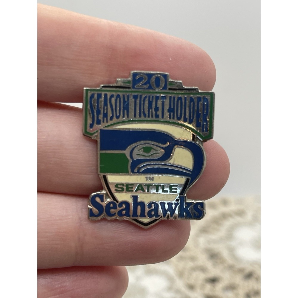 SEATTLE SEAHAWKS - Season Ticket Holder Pin - 1995  - NFL - Vintage